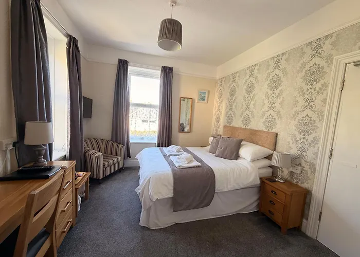 Cairn House - Bed & Breakfast